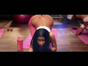nicki minaj fat ass big - Nicki Minaj Anaconda gets some no BS Australian commentary : r/entertainment