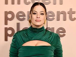 jamie graham - Ashley Graham shares unfiltered naked photo of her stomach
