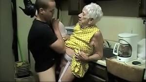 grandma kitchen - GRANNY IN KITCHEN - XVIDEOS.COM