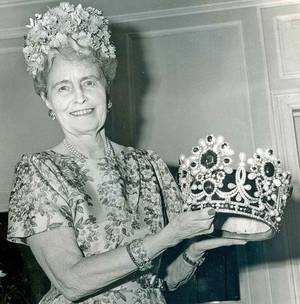 Classic Porn Family Jewels - Post displays some of the historic Persian crown, part of the collection of  jewelry she has acquired.