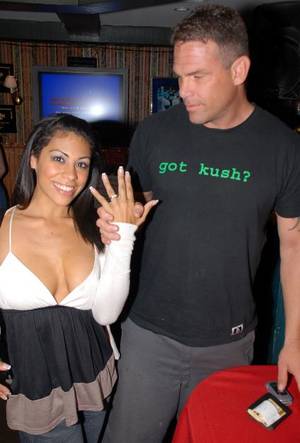 Dick Delaware Porn Star - File:Cassandra Cruz, Dick Delaware at PSK 20070925 1.jpg