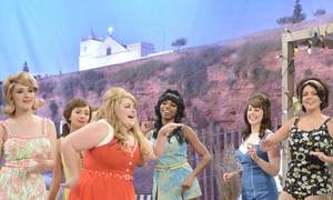 Nasim Pedrad Porn Look Alike - Noel Wells And Nasim Pedrad Are Leaving 'SNL' â€” What Will Next Season Look  Like For The Rest Of The Women?