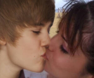 Ass Lesbian Selena Gomez - SELENA GOMEZ PREGNANT WITH BIEBER'S BABY - Page 2 of 2 - Weekly World News