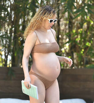 Miley Cyrus Pregnant Porn - Celebrity pregnant pics & vids at NuCelebs.com