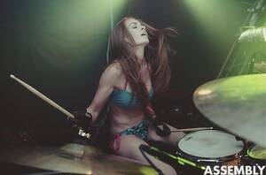 Bikini Drum Porn - Iron Fist gal, Jade Neebe, live drummer for Jack Parow. Drums never looked  so hot. Follow her on Twitter: @jadedrummer