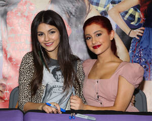 Ariana Grande Victoria Justice Porn - Ariana Grande and Victoria Justice: Victorious beef explained | The US Sun
