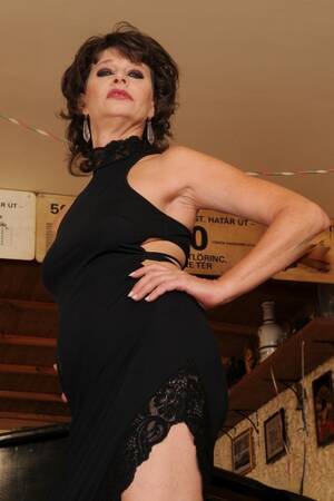 Granny Brunette Porn - Brunette Granny Porn Pics - PornPics.com