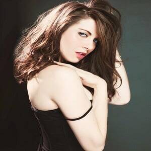 Laura Marano Porn Blowjob - A Dream Meeting (Laura Marano) - Celebrity Story Library