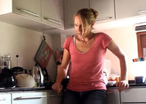 Food Kitchen Masturbation - Housewife masturbates to a great orgasm in her kitchen - amateur porn at  ThisVid tube