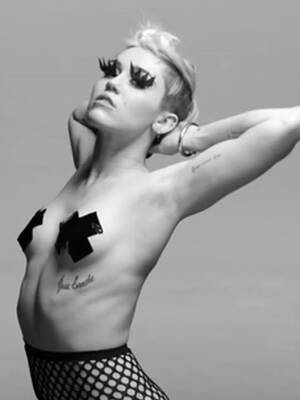 Miley Cyrus Going Black Porn - Miley Cyrus retira su corto del Festival de Cine Porno de Nueva York