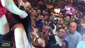 Blowjob On Stage - Hot brunette babe blowjob on stage - XVIDEOS.COM