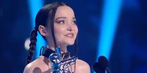 Dove Cameron Having Sex - Dove Cameron Dedicated Her Best New Artist VMA to Queer Youth