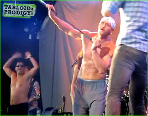 cam country singer naked - Tim McGraw Shirtless