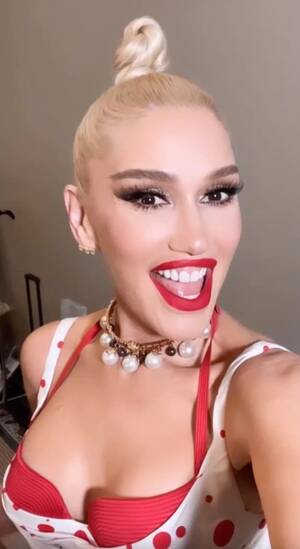 Gwen Steffani Porn Ass - Has Gwen Stefani Had Plastic Surgery? Her Transformation Photos | Life &  Style