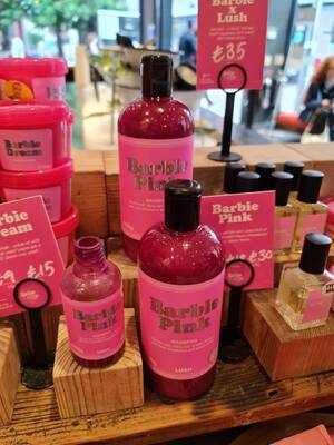 Barbie Porn Babe - Jamie Sowden: Having Some Fun With Barbieâ„¢ In The Tub | Lush X Barbieâ„¢ Range