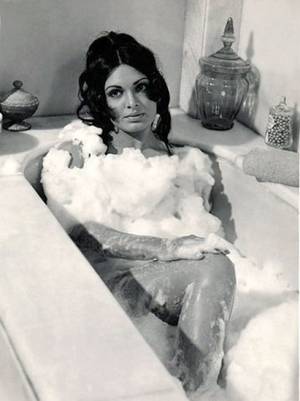 arveen babi indian actress bollywood nude - Parveen Babi is remembered as the most glamorous actress of her time. She  has been part of some big movies of the and Parveen started he.