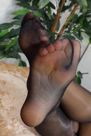 Feet Up Porn Air - Feet Up In Air Porn Pics & Nude Photos - NastyPornPics.com