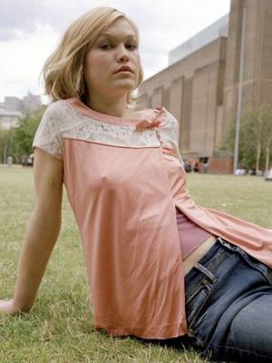 Julia Stiles - julia stiles the omen Bradley Witham photography