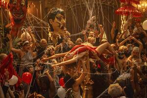 drunk party orgy - Damien Chazelle on 'orgiastic behavior' and trippy ending of Babylon