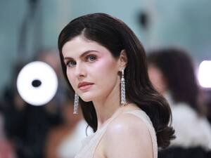 Alexandra Daddario Porn Cumshot - Alexandra Daddario Posed In The Nude On IG, And Fans Went Bonkers