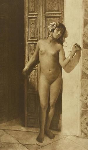 1910s nudes - 1910s Nudes Concupiscent For Sexyfile Lehnert Et Landrock Jeune Fille Dans  Une Cour Tunisie Vers 1900