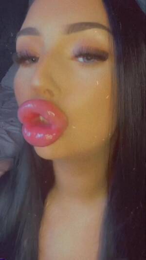 Lips Porn - Pumped bimbo lips