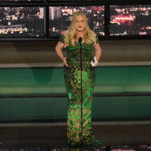 Ariana Grande Victorious Porn Moving - Jennifer Cooldige thanks Ariana Grande for reviving her career