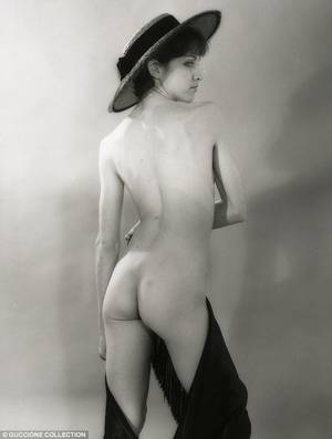 black madonna nude - Madonna as an art model in 1977 - photography: Herman Kulkens.
