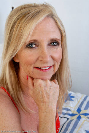 55 Year Old Porn - 55 Year Old Annabelle Stabs at Her Older Hoo Ha with a Big Dildo - Milfs  Over 30