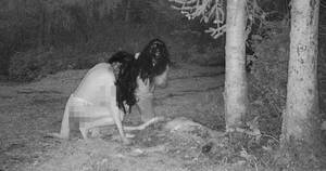 accident caught naked on beach - Witches brew: Canadian captures semi-naked women feasting on dead deer |  Thaiger