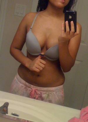 big tit indian college - Indian College Shy Teen Removing Bra And Showing Big Tits Topless Selfie