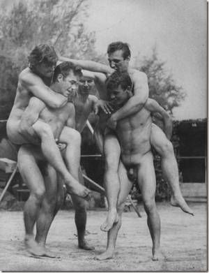 closet nudist single - _0piggybackfight