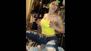 Hood Rat Sex - Latina Hoodrat Slut Smokes and Sucks Dealer's Cock - Pornhub.com