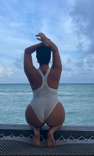 Demi Lovato Porn - Demi Lovato celebrates birthday with swimsuit pics