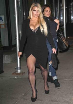 Jessica Simpson Boobs Porn - JESSICA SIMPSON WANTS YOUR ATTENTION â€“ Janet Charlton's Hollywood,  Celebrity Gossip and Rumors