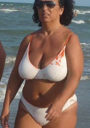 Mature Bbw Bikini Heels Porn - mature bikini