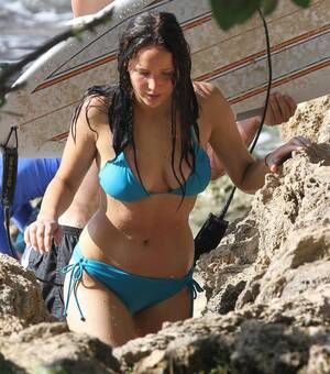 Jennifer Lawrence Oiled Porn - Jennifer Lawrence Wet Bikini UHQ : r/CelebrityBelly