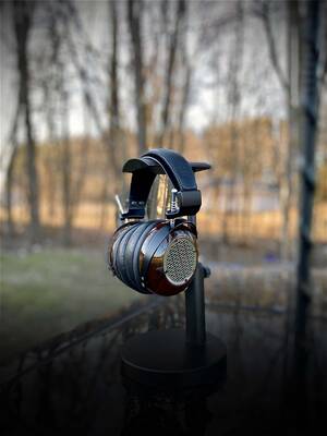 Aeolus Porn Amazon - ZMF Aeolus with an Audeze LCD-4 Identity Crisis + Zircote Wood +  French-Polish (Ruby Flakes) + Chromed Out : r/Headphoneporn