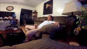 dad watches - Str8 daddy watching porn in the living room - ThisVid.com