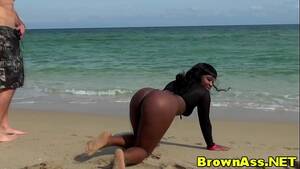 beach ebony facial - Big booty ebony babe gets a facial - XVIDEOS.COM