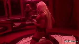 girls peep show - Echte Peep-Show mit geilem Teeny in Berlin heimlich gefilmt - XVIDEOS.COM