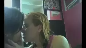 amateur lesbian compilation - Amateur lesbianas besos compilaciÃ³n | xHamster