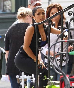 Grown Ups 2 Porn - Salma Hayek Shows Cleavage, Wears Yoga Pants