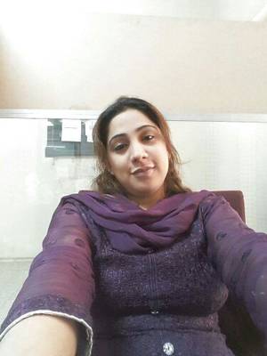 Desi Pakistani - Desi Bhabi, Indian Actresses, Porn, Boobs, Beauty, Uae, Pakistani, Beleza,  Cosmetology