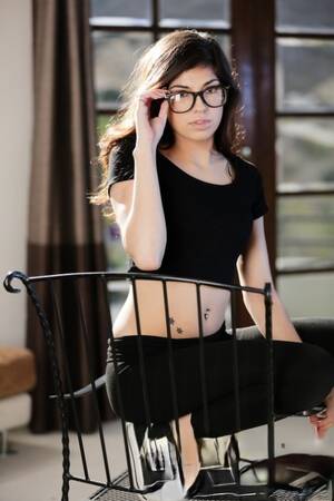 Ava Taylor Glasses Porn - Ava Taylor Glasses Porn Pics & Naked Photos - PornPics.com