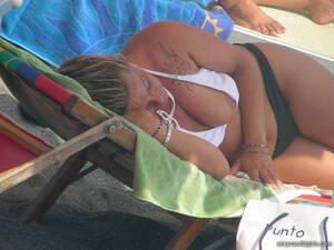 candid beach nip slip - Nipslip Sleeping Girl Sunbathing - Sexy Candid Girls