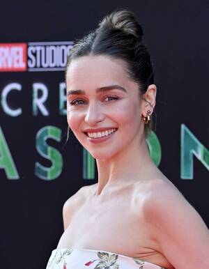 Emilia Clarke Celebrity Porn - Emilia Clarke Was Left Naked & \