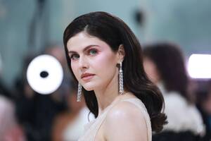 Alexandra Daddario Porn Games - Alexandra Daddario Posed In The Nude On IG, And Fans Went Bonkers