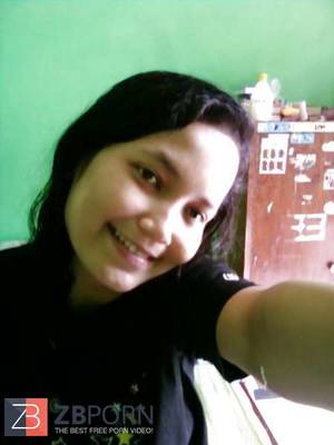 Awek Melayu - Awek melayu tudung putih tayang puting hitam