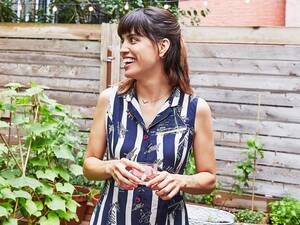 Natalie Morales Porn Lezbian - Battle of the Sexes' Actress Natalie Morales Is Queer, Vegetarian, Cuban,  and Proud | Bon AppÃ©tit